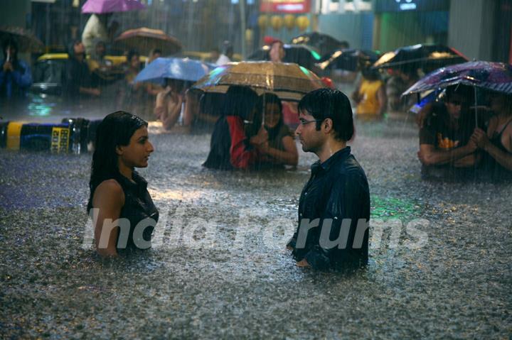 Emraan Hashmi and Soha Ali Khan staring each other