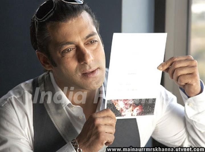 Salman Khan constantly looking to a photo