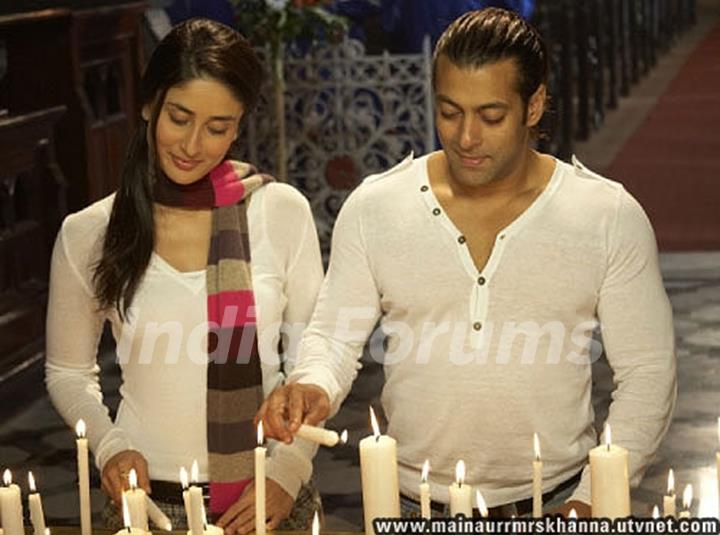 Salman and Kareena lighting candles