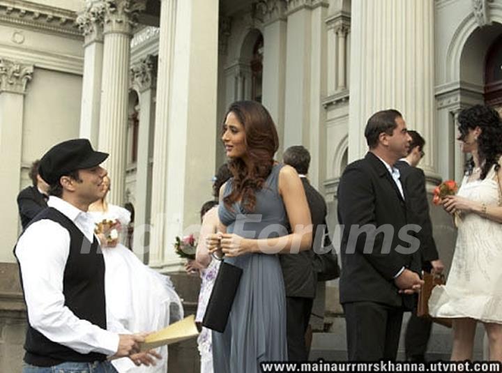 Kareena Kapoor talking to Sohail Khan