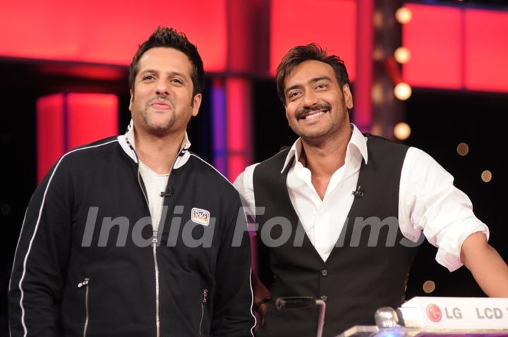 Ajay Devgan and Fardeen Khan playing 10 Ka Dum