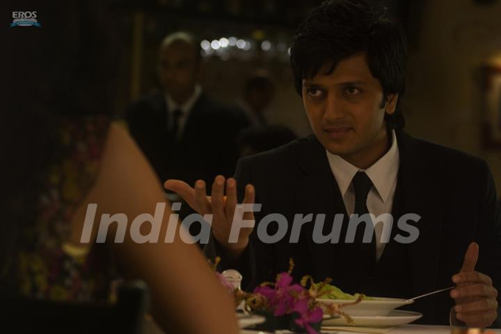 Ritesh Deshmukh showing magic