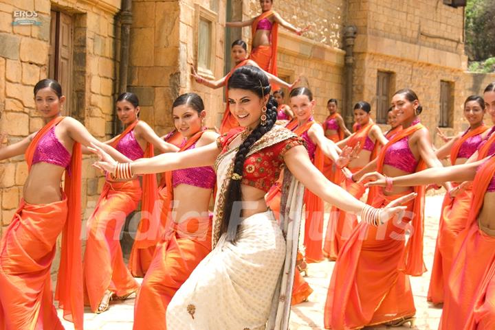 Jacqueline Fernandez dancing in a song Ore Saawariya