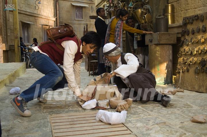 Ritesh Deshmukh helping old man