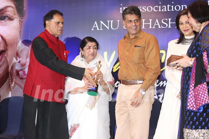 Lata Mangeshkar awared at the Yash Chopra Memorial Award