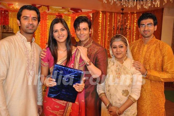 Barun , Daljeet , Akshay , Karan and Jayshree