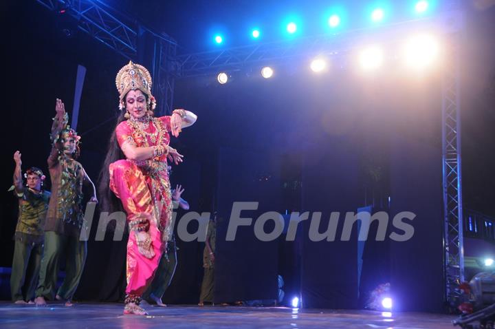 Shree Shree Kali Puja inaugurated by a performance by Hema Malini