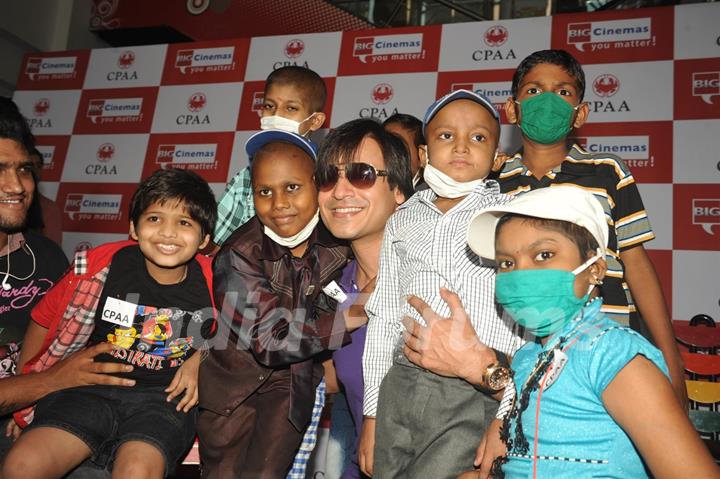 Vivek Oberoi celebrates Diwali with children suffering from cancer