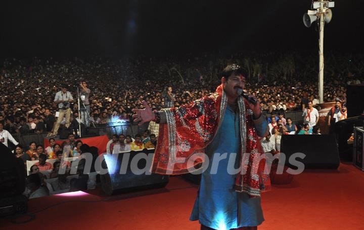 Chhath Puja Organised by Mr. Mohit Kamboj (BJP, VP, Mumbai) where Manoj Tiwari & Shweta Tiwari performed in front of 5Lac worshipers at Juhu Beach