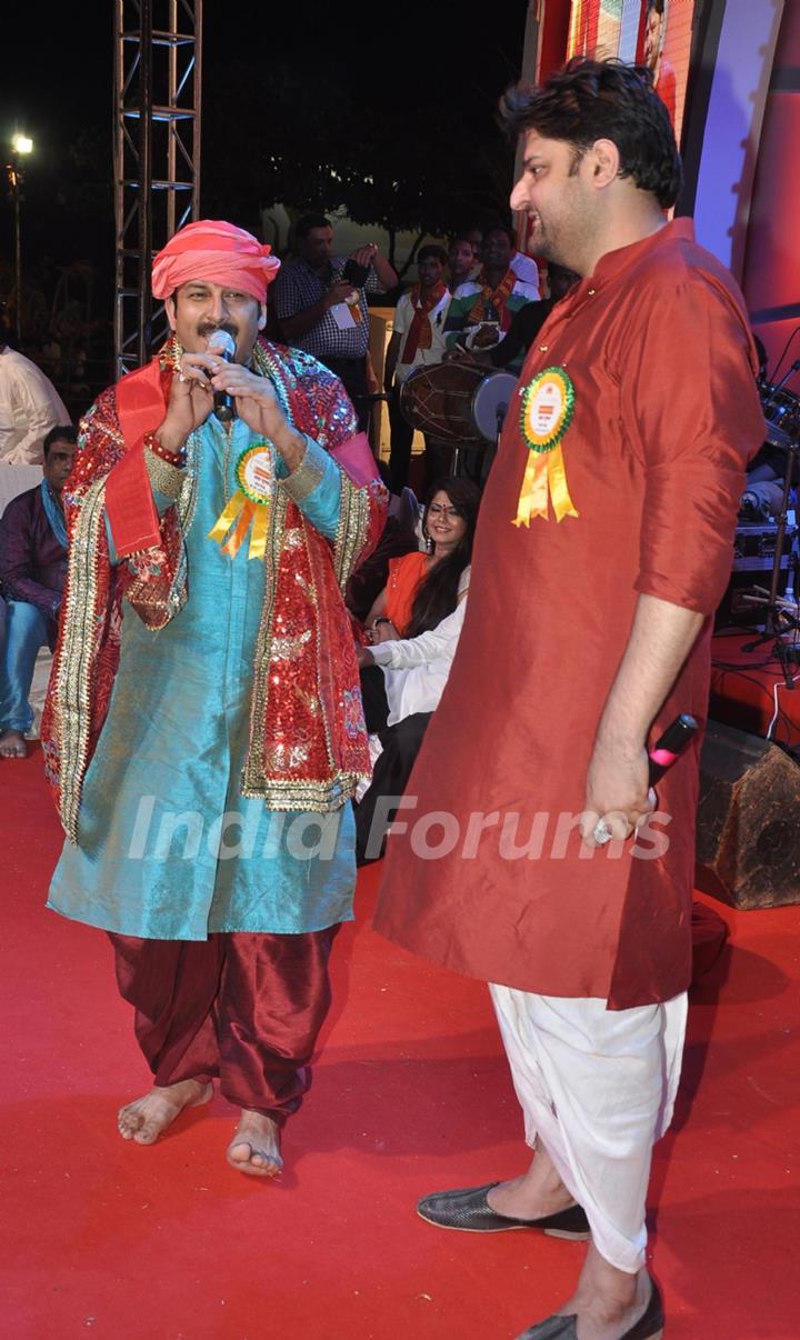 Chhath Puja Organised by Mr. Mohit Kamboj (BJP, VP, Mumbai) where Manoj Tiwari & Shweta Tiwari performed in front of 5Lac worshipers at Juhu Beach