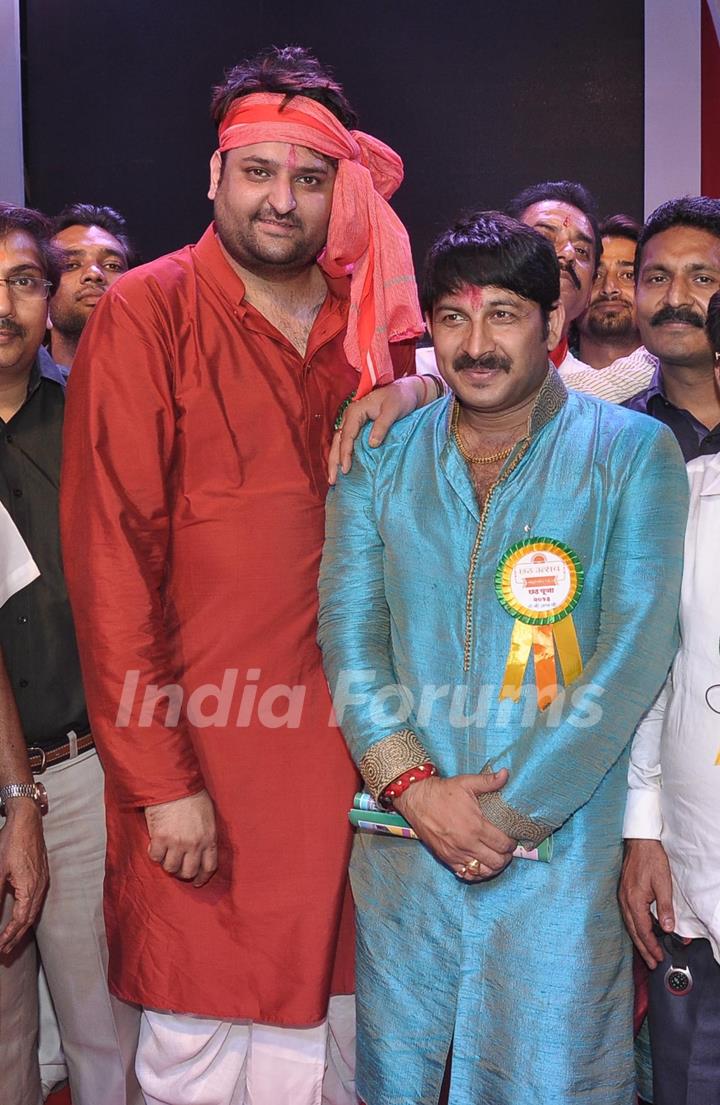 Chhath Puja Organised by Mr. Mohit Kamboj (BJP, VP, Mumbai) where Manoj Tiwari & Shweta Tiwari performed in front of 5Lac worshipers at Juhu Beach