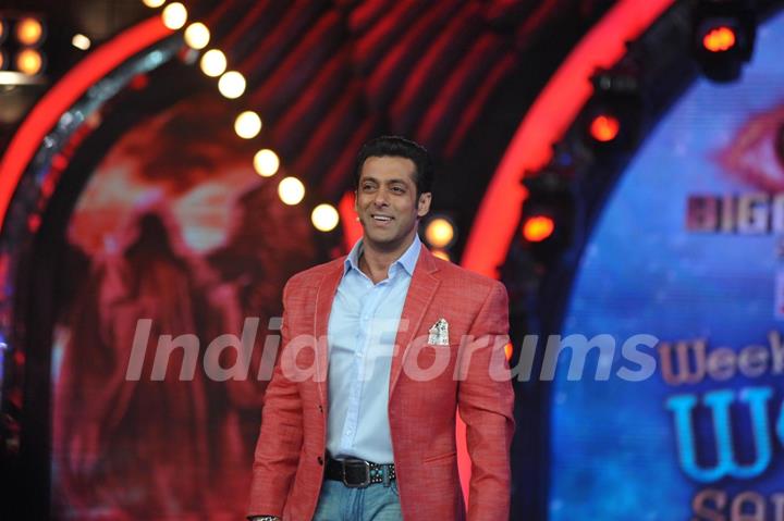 Sunny Deol promotes 'Singh Saab The Great' on Bigg Boss 7