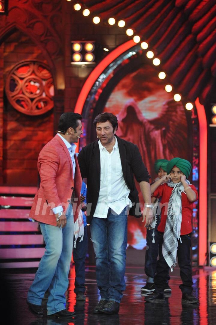 Sunny Deol promotes 'Singh Saab The Great' on Bigg Boss 7