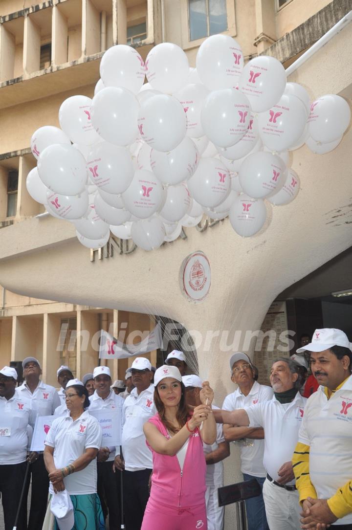 John Abraham, Raageshwari flag off ‘diabetic walk’