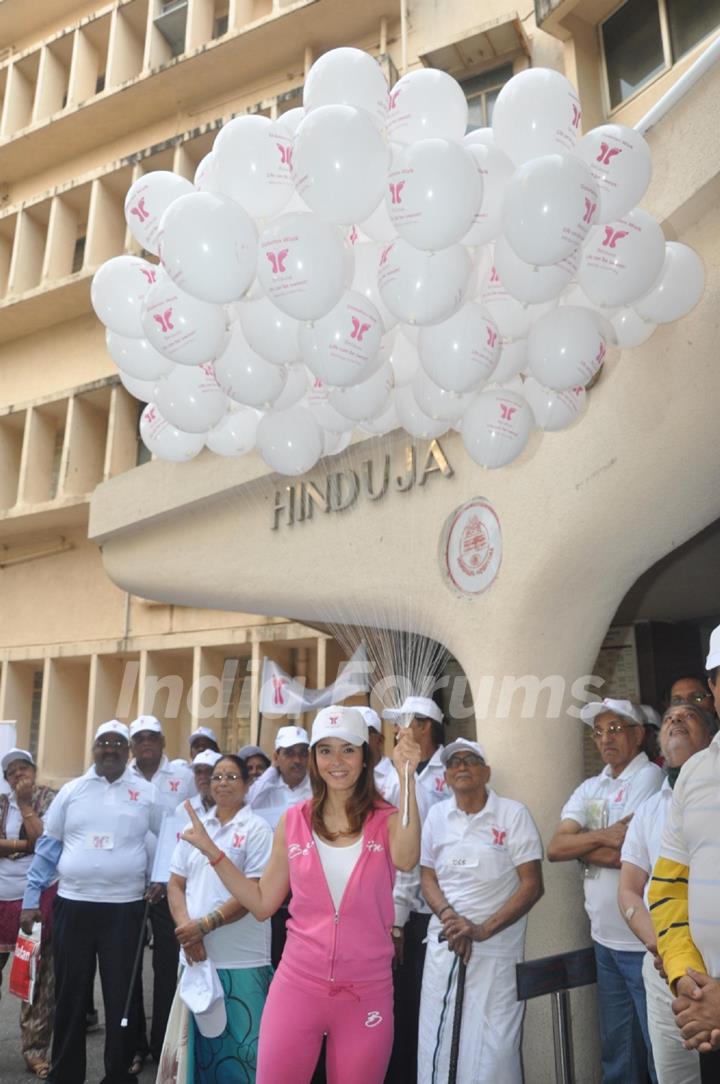 John Abraham, Raageshwari flag off ‘diabetic walk’