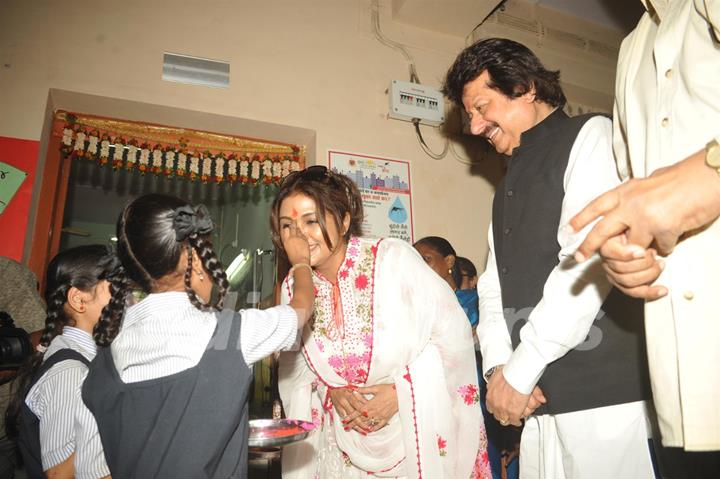 Pankaj Udhas Bhupinder Singh and Mitali Singh at Each One Teach One learning center