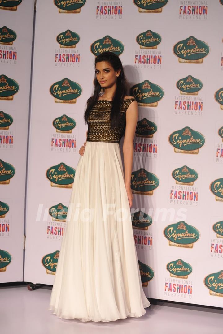 Diana Penty showstopper for Drashta at Signature International Fashion Week in Mumbai