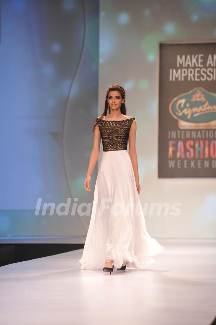 Diana Penty showstopper for Drashta at Signature International Fashion Week in Mumbai