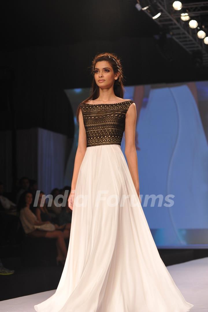 Diana Penty showstopper for Drashta at Signature International Fashion Week in Mumbai