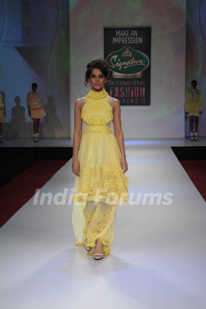 Kangana Ranaut showstopper for designer Bora Aksu at Signature International Fashion Weekend 2013 in Mumbai