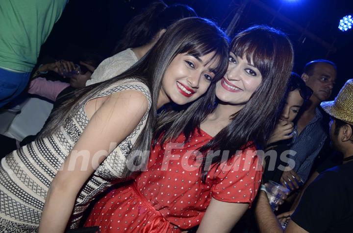 Yash Birla, Talat Aziz, Candy Brar, Aarti Chhabria, Tina Dutta and Ali Merchant At Sunburn DJ Party