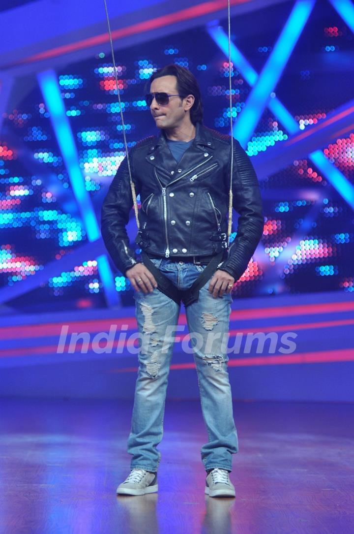 Saif Ali Khan promotes Bullet Raja on Nach Baliye 6