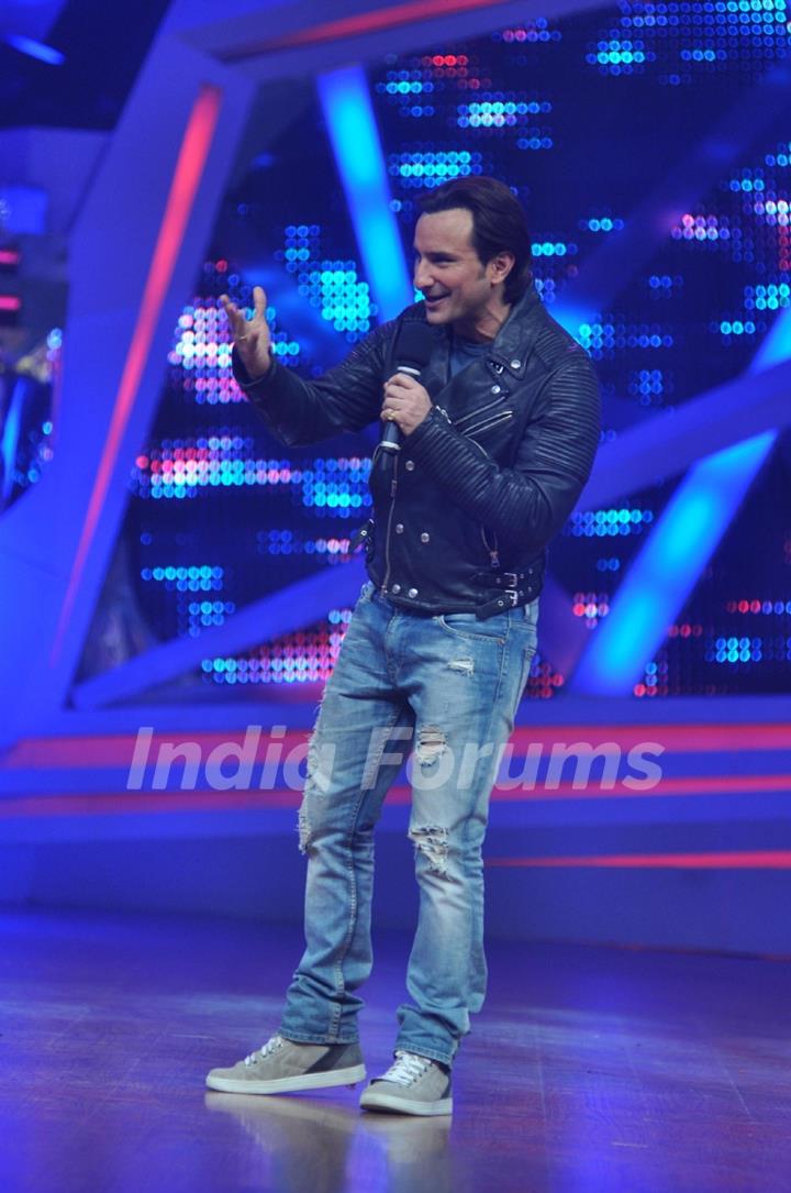 Saif Ali Khan promotes Bullet Raja on Nach Baliye 6