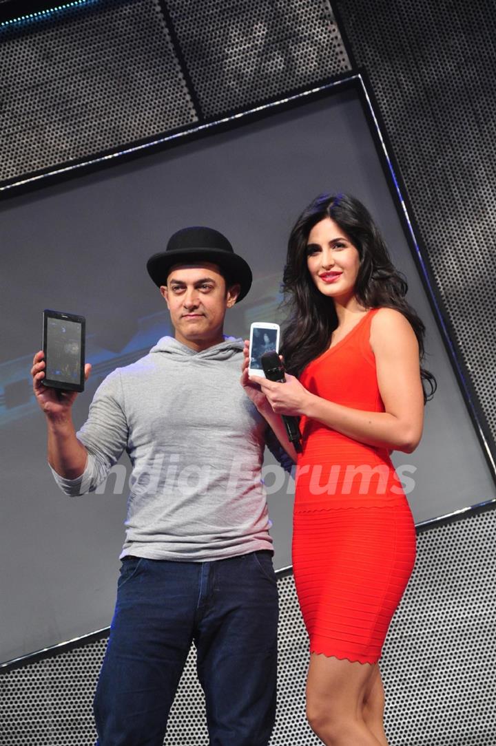 Aamir & Katrina Launch DHOOM3 Official Merchandise