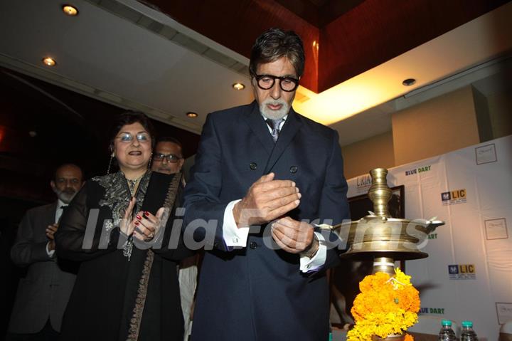 Amitabh Bachchan launches the LIC UJRA event