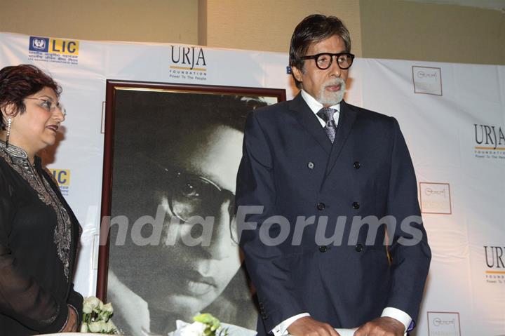 Amitabh Bachchan launches the LIC UJRA event