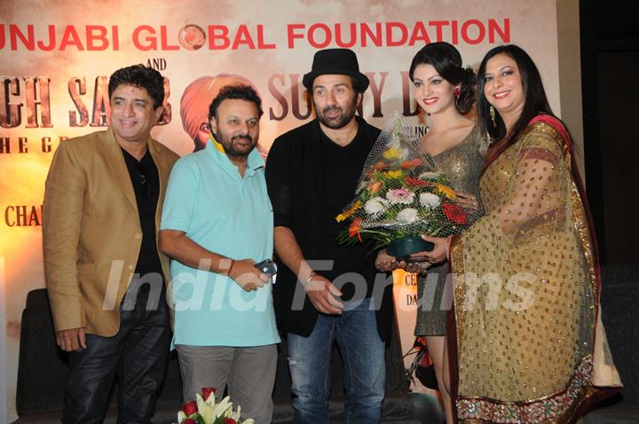 The cast of Singh Saab The Great at the event