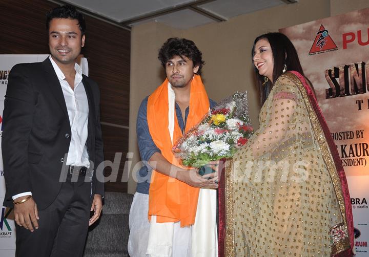 Sonu Nigam felicitated at the event