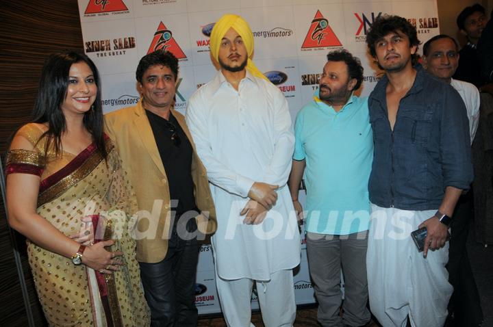 The cast of Singh Saab The Great at the event