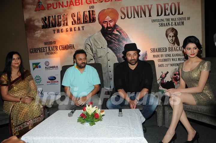 The cast of Singh Saab The Great at the event