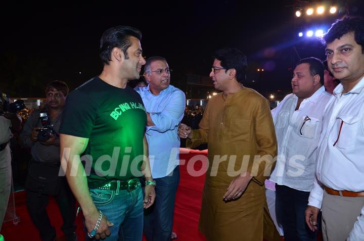 MNS chief Raj Thackeray and Actor Salman Khan inaugurated the Koli Mahotsav