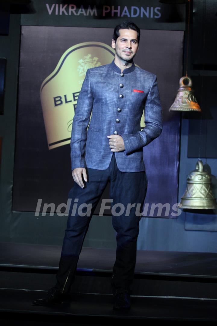 Dino Morea in a Vikram Phadnis creation at the Blenders Pride Fashion Tour 2013