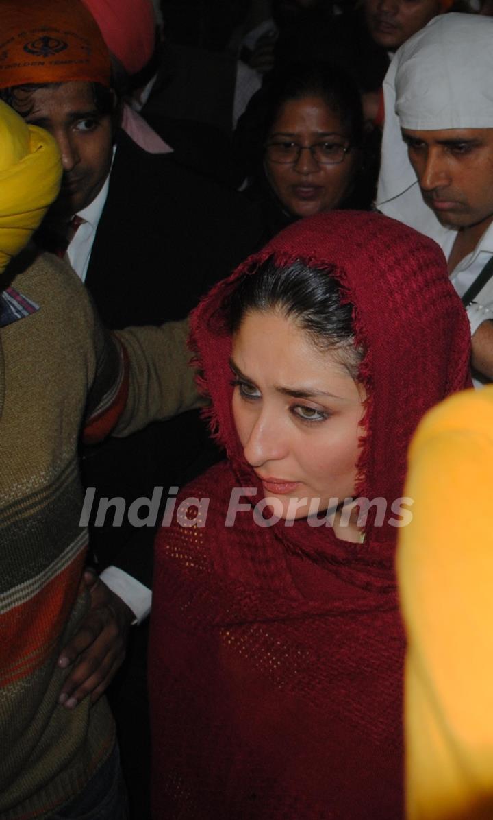 Kareena Kapoor pays obeisance at Golden Temple