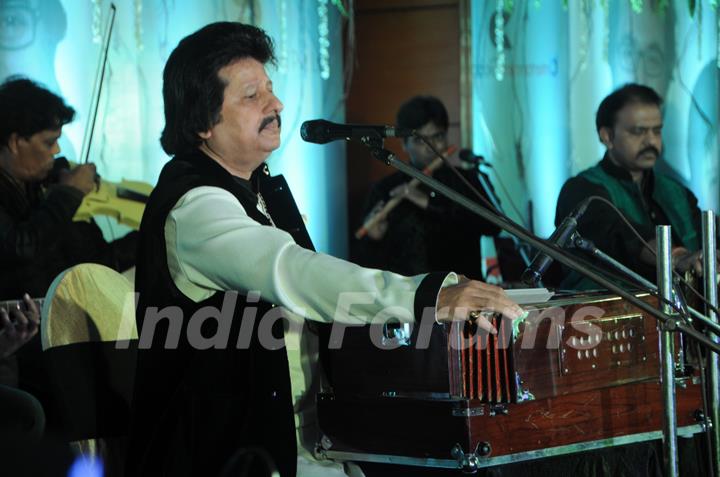 Pankaj Udhas performs at the event