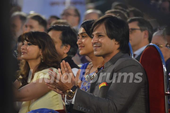 Vivek Oberoi pays tribute to the victims of the 26/11 terror attack