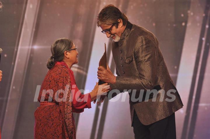 Amitabh Bachchan felicitates a Senior Citizen at the  Awards Ceremony