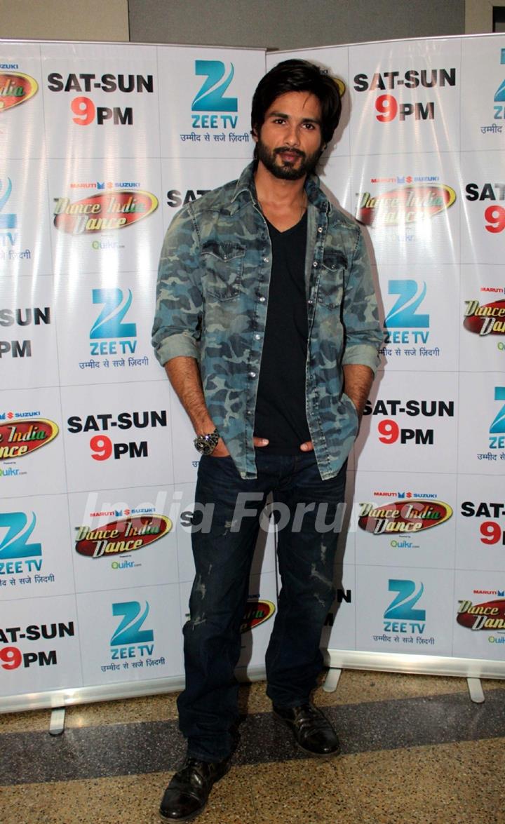 Shahid Kapoor promotes R.... Rajkumar on Dance India Dance