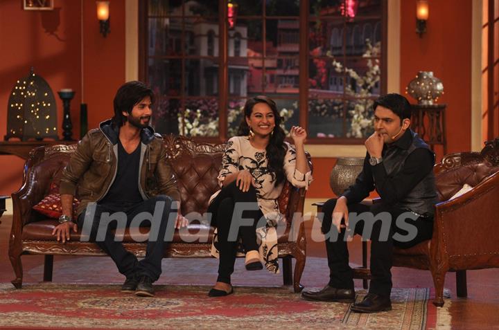 Shahid and Sonakshi Promote R....Rajkumar on Comedy Nights with Kapil