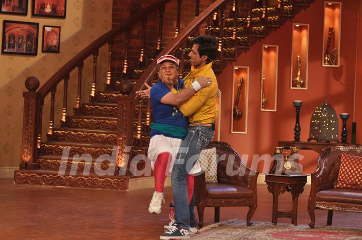 Ali Asgar and Sonu Sood perform on Comedy Nights with Kapil