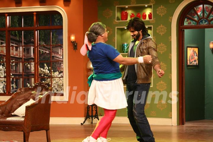 Ali Asgar and Shahid Kapoor perform on Comedy Nights with Kapil