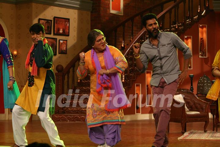 Promotion of R....Rajkumar on Comedy Nights with Kapil