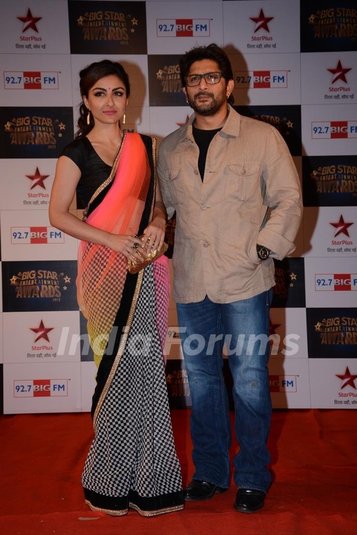 Soha Ali Khan and Arshad Warsi were seen at the 4th BIG Star Entertainment Awards