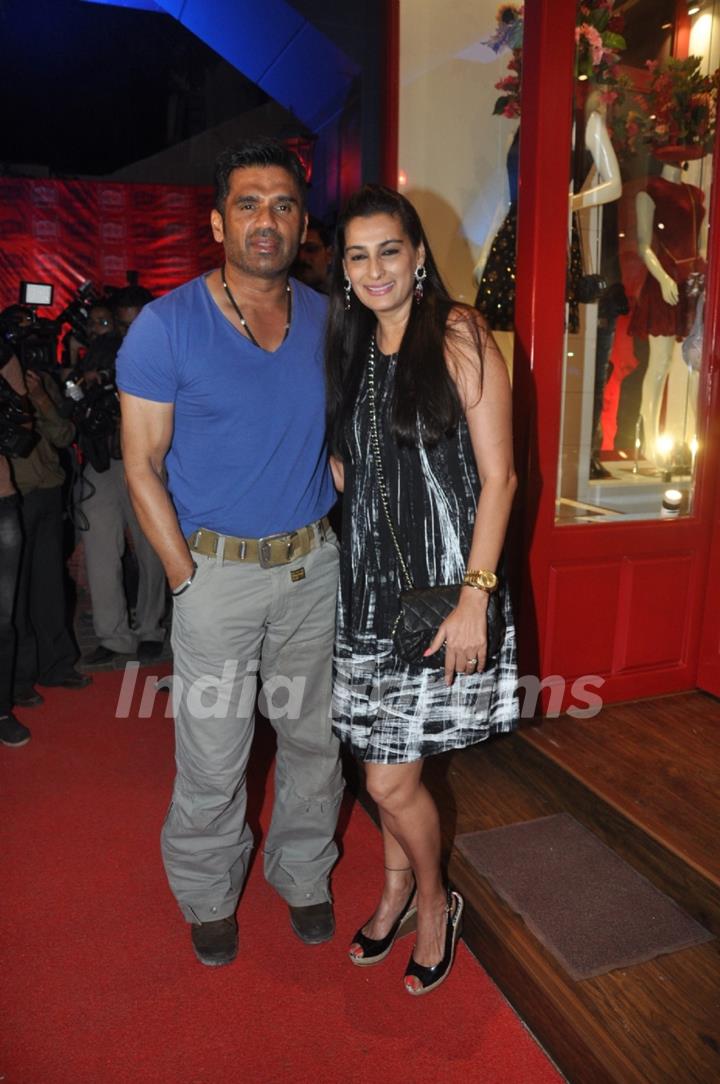 Suniel Shetty and Mana Shetty at the Launch of Store BANDRA 190