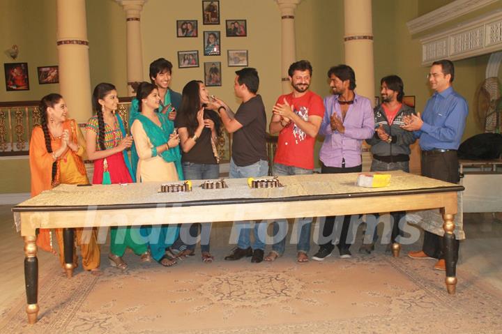 Veera Celebrates the completion of 300 Episodes