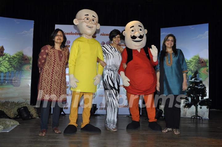 Mandira Bedi at Nickelodeon on the Christmas Special