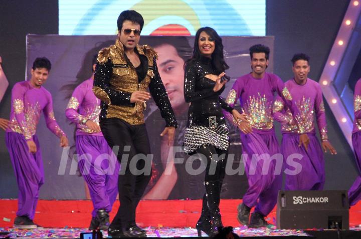 Krushna Abhishek and Kashmira Shah perform at the New Year celebrations at Country Club